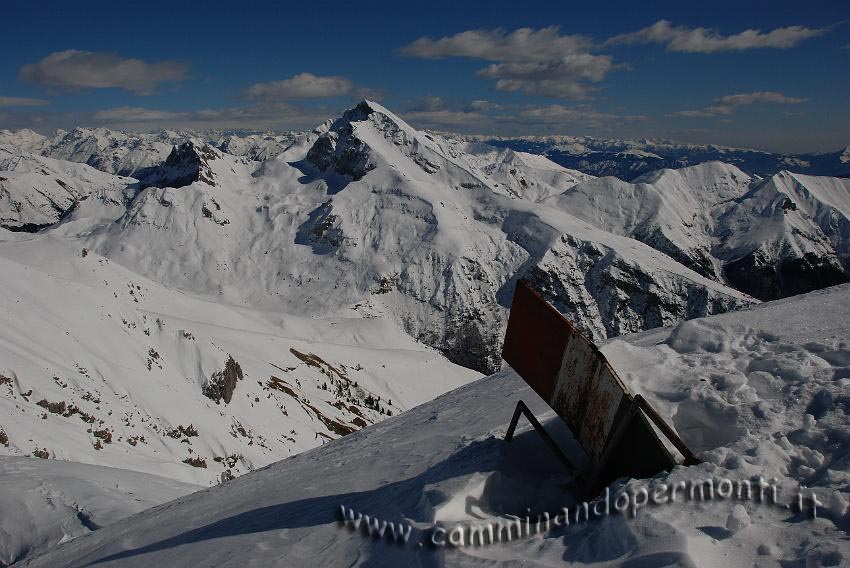 56 Cima Menna, panorama su Corna Piana, Pizzo Arera, Cima Grem.jpg
